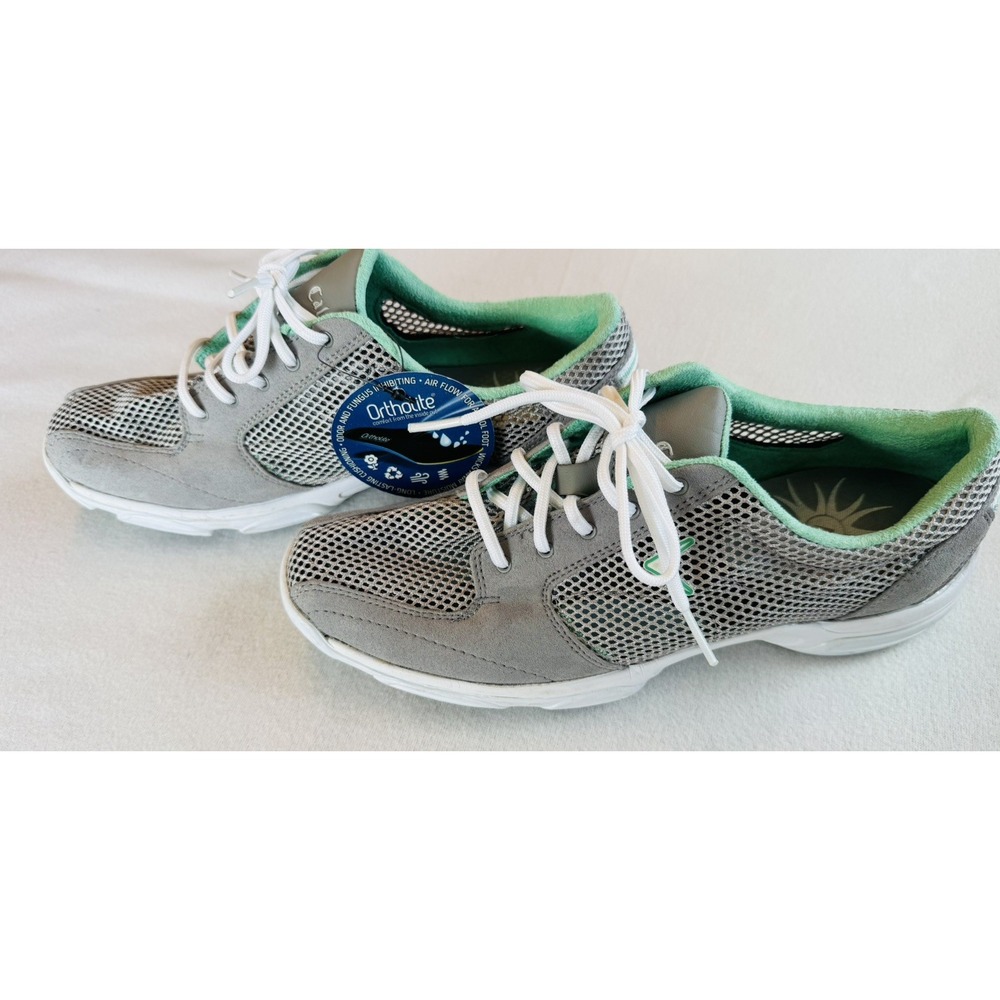 New Women's Callaway Solaire LN spikeless golf shoes in gray and green mesh